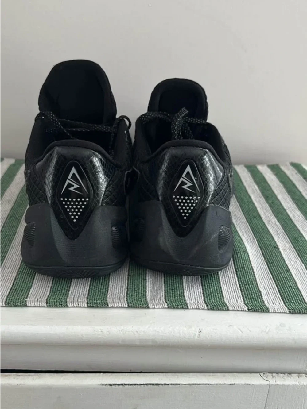 Igor Black Low-Top Athletic Sneakers